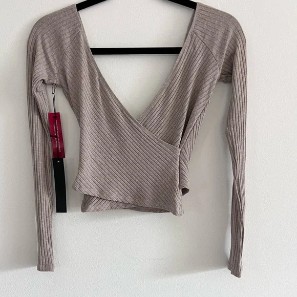 NWT CARBON38
Long Sleeve Wrap Ribbed Top - Beige - XS - Picture 7 of 10